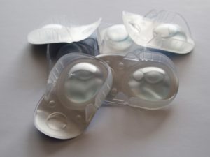 使い捨てコンタクトレンズ